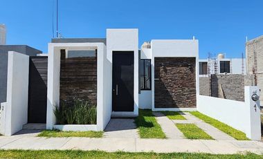 CASA EN VENTA EN COMALA, 2 RECÁMARAS, 2 BAÑOS COMPLETOS.