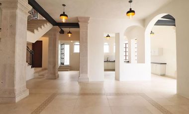 CASA EN VENTA EN PÁTZCUARO, ZONA CENTRO.