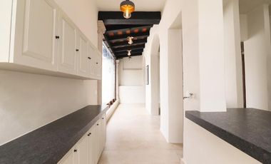 CASA EN VENTA EN PÁTZCUARO, ZONA CENTRO.