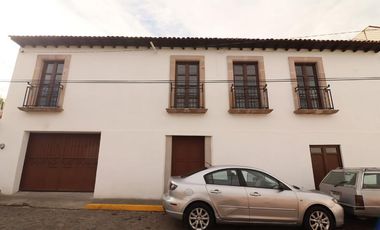 CASA EN VENTA EN PÁTZCUARO, ZONA CENTRO.