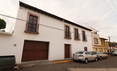 CASA EN VENTA EN PÁTZCUARO, ZONA CENTRO.