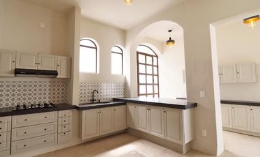CASA EN VENTA EN PÁTZCUARO, ZONA CENTRO.