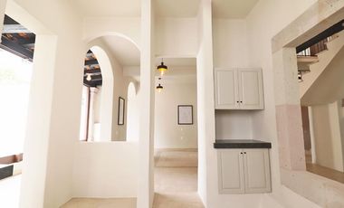 CASA EN VENTA EN PÁTZCUARO, ZONA CENTRO.