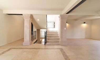 CASA EN VENTA EN PÁTZCUARO, ZONA CENTRO.
