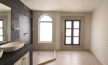 CASA EN VENTA EN PÁTZCUARO, ZONA CENTRO.