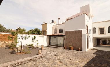 CASA EN VENTA EN PÁTZCUARO, ZONA CENTRO.