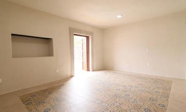 CASA EN VENTA EN PÁTZCUARO, ZONA CENTRO.