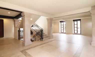 CASA EN VENTA EN PÁTZCUARO, ZONA CENTRO.