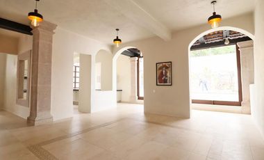 CASA EN VENTA EN PÁTZCUARO, ZONA CENTRO.