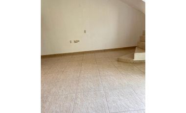 CASA DE BELLA ARQUITECTURA EN COL. COPOYA