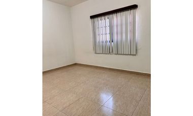 CASA DE BELLA ARQUITECTURA EN COL. COPOYA