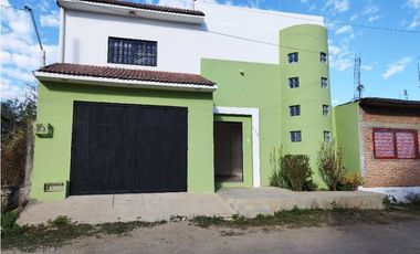 CASA DE BELLA ARQUITECTURA EN COL. COPOYA