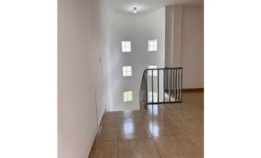 CASA DE BELLA ARQUITECTURA EN COL. COPOYA
