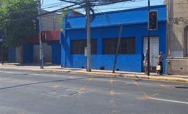 Local Comercial en Venta en Frente al Patio Bellavista, una cuadra de Pio Nono/ Escuela de Derecho Universidad de Chile