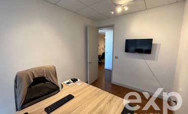 Oficina en Arriendo en Av. Kennedy con Gerónimo de Alderete