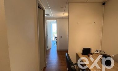 Oficina en Arriendo en Av. Kennedy con Gerónimo de Alderete