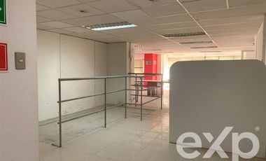 Oficina en Arriendo en Manquehue Sur 520