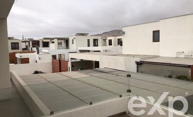 Casa en Arriendo en Costa Laguna
