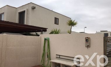 Casa en Arriendo en Costa Laguna