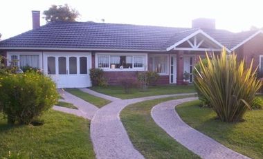 Casa Con Piscina Para 8 Personas - Pinamar Golf