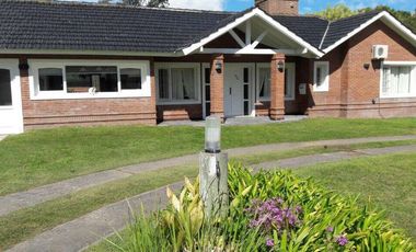 Casa Con Piscina Para 8 Personas - Pinamar Golf