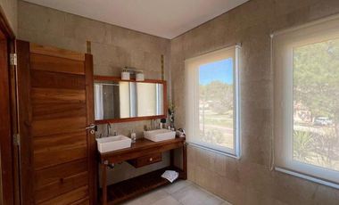 CASA DE 4 DORMITORIOS C/ PISCINA LA HERRADURA