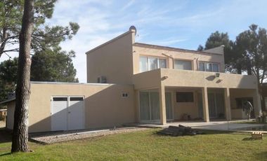 CASA DE 4 DORMITORIOS C/ PISCINA LA HERRADURA