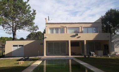 CASA DE 4 DORMITORIOS C/ PISCINA LA HERRADURA