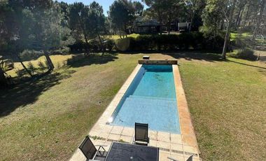 CASA DE 4 DORMITORIOS C/ PISCINA LA HERRADURA