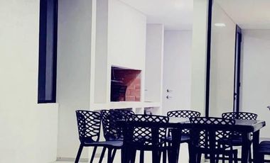 CASA DE 4 DORMITORIOS Y 2 BAÑOS SOBRE EL LAGO COSTA ESMERALDA