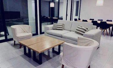 CASA DE 4 DORMITORIOS Y 2 BAÑOS SOBRE EL LAGO COSTA ESMERALDA