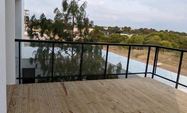 CASA DE 4 DORMITORIOS Y 2 BAÑOS SOBRE EL LAGO COSTA ESMERALDA
