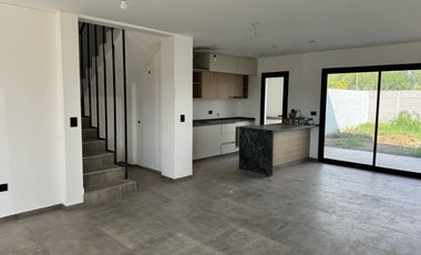 Venta  de Duplex - Distrito Sur - 3 Dormitorios Seguridad