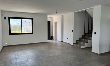 Venta  de Duplex - Distrito Sur - 3 Dormitorios Seguridad