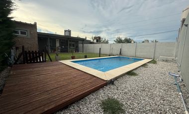 VENTA CASA 2 DORMITORIOS Y PILETA EN TDS3 ROLDAN