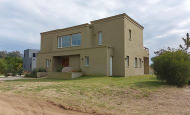 CASA 5 DOMITORIOS 4 BAÑOS COSTA ESMERALDA