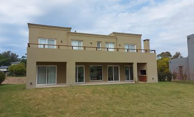 CASA 5 DOMITORIOS 4 BAÑOS COSTA ESMERALDA