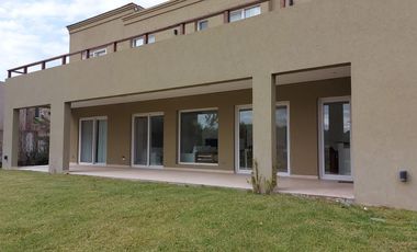 CASA 5 DOMITORIOS 4 BAÑOS COSTA ESMERALDA