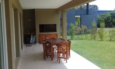 CASA 5 DOMITORIOS 4 BAÑOS COSTA ESMERALDA