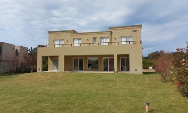 CASA 5 DOMITORIOS 4 BAÑOS COSTA ESMERALDA