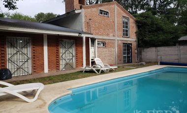 Venta de casa 6 ambientes con fondo libre en Glew