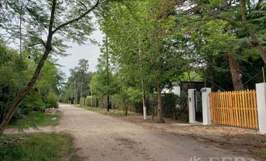 Venta de casa 6 ambientes con fondo libre en Glew