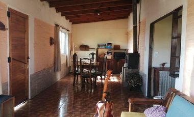 Casa en venta - 3 dormitorios  2 baños - 800mts2 - Lisandro Olmos Etcheverry