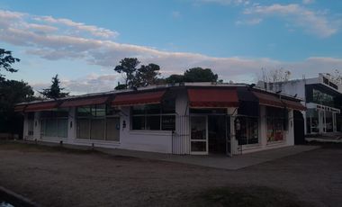 LOCAL EN VENTA SOBRE AVENIDA INTERMEDANOS ESQUINA CORVINA