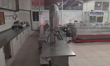 LOCAL EN VENTA SOBRE AVENIDA INTERMEDANOS ESQUINA CORVINA