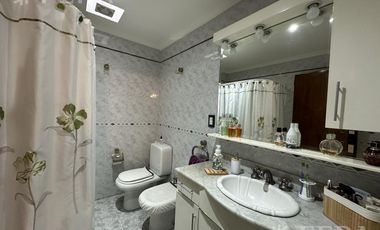 Venta de Casa 3 ambientes con cochera en Villa Dominico