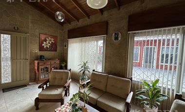 Venta de Casa 3 ambientes con cochera en Villa Dominico