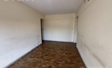 Venta departamento 2 ambientes con balcón en Avellaneda