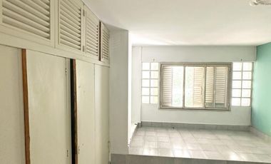 Departamento de 5 ambientes en pleno Centro Campana. 225 m² cubiertos. Cochera para 4 autos.