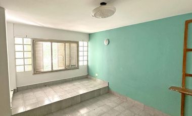 Departamento de 5 ambientes en pleno Centro Campana. 225 m² cubiertos. Cochera para 4 autos.